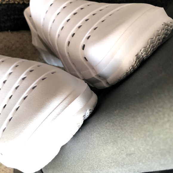 SPERRY (13) Men’s Water Strider White Rubber Water Shoes - Picture 10 of 12